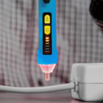 Bezdotykowy tester napięcia bezkontaktowy PAN VOLTFINDER z 3-stopniowym wskaźnikiem LED 12-1000 V AC Pancontrol