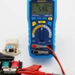 Multimetr cyfrowy izolacji PAN ISOMETER-2 z pomiarem PI i DAR CAT III 600 V Pancontrol