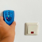 Wykrywacz drewna, metalu i przewodów PAN MULTIDETECTOR wskaźnik LED / dżwięk 9V 6F22 Pancontrol