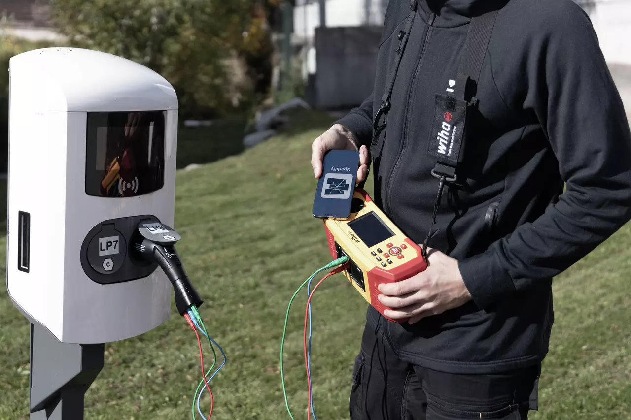Tester do instalacji MFT one w walizce seria 25570 WIHA